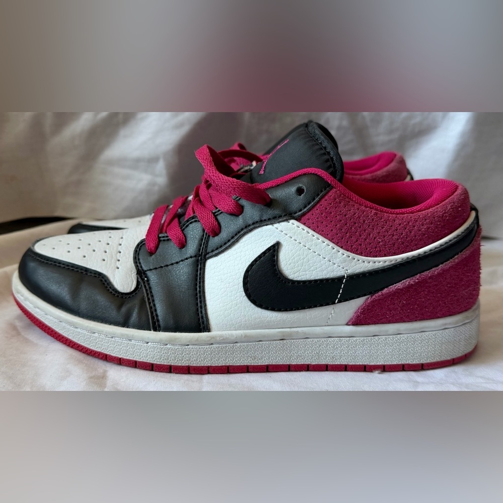 Jordan 1 Low Black/White/Active Fuchsia Size 8 Men's Good Condition